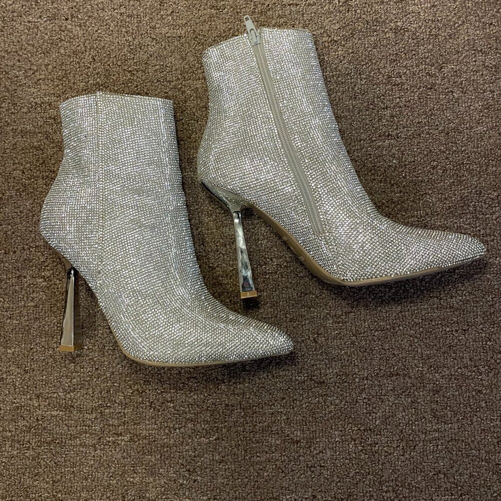 Steven Madden CALLEN Silver Rhinestone Booties with metal heel 8.5